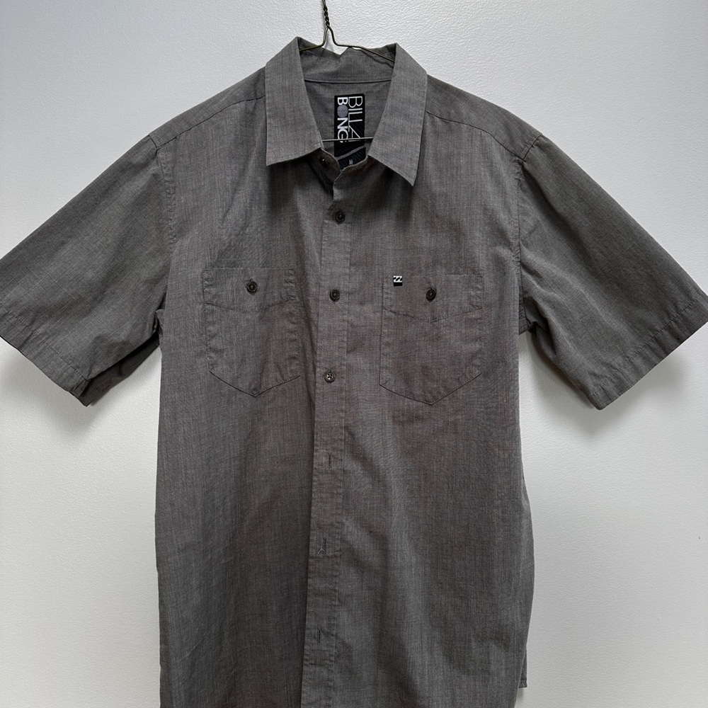 Billabong Men's Short Sleeve Button-Down Shirt in Charcoal